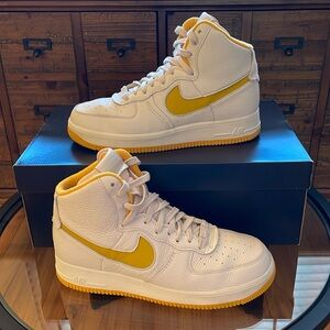 W AF 1 Sculpt. DC3590 001. Women’s 11 / Men’s 9.5. Lightly worn.